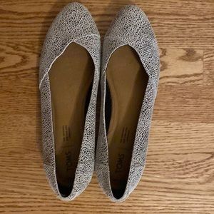 TOMS size 9 1/2 only worn a few times